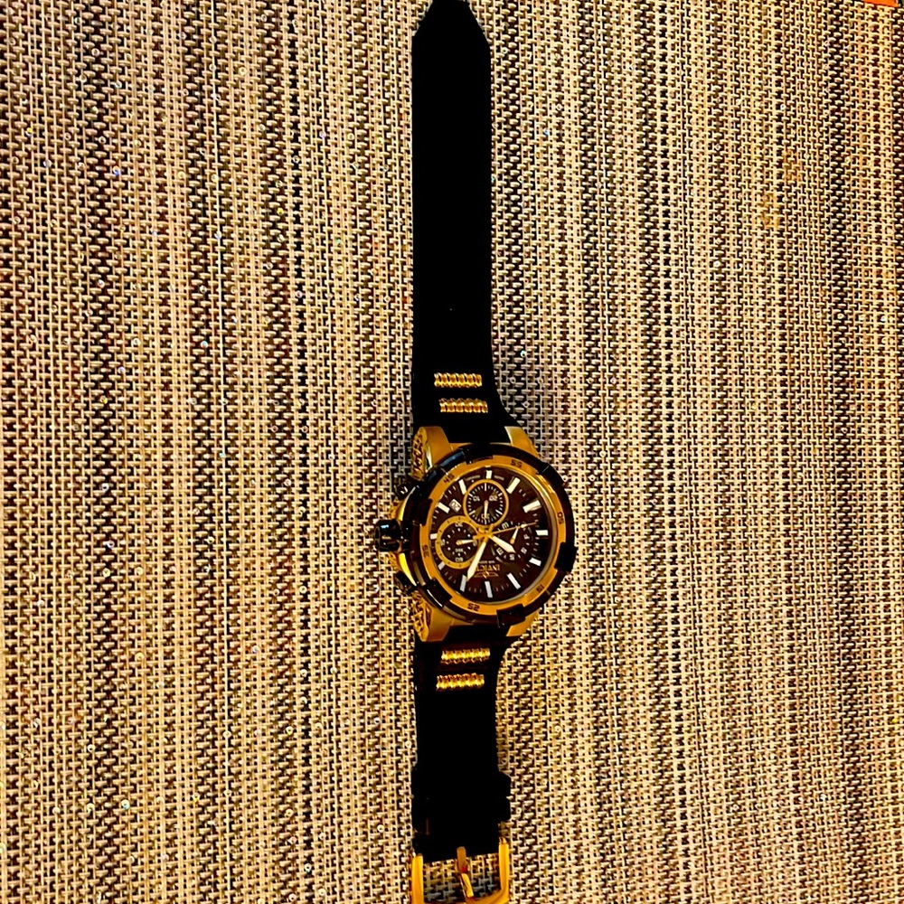 Invictos Watch. Wrist band color blue. Brand new. Durable rubber very chick